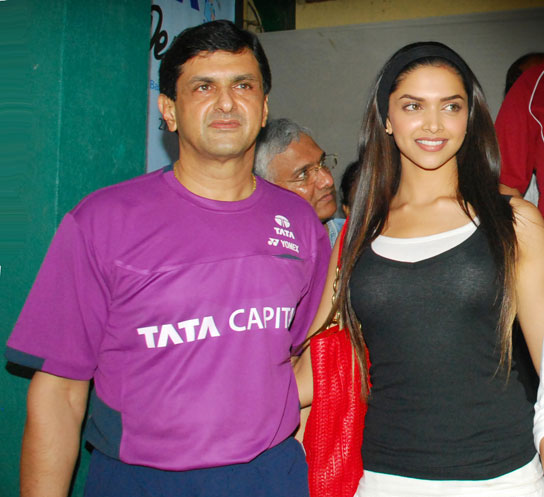 Deepika Padukone wants her dad to get Bharat Ratna! Huh?